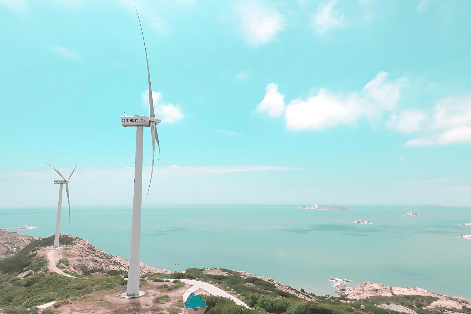 Wasserkraft-Infrastruktur mit technischen Anlagen für Energiegewinnung